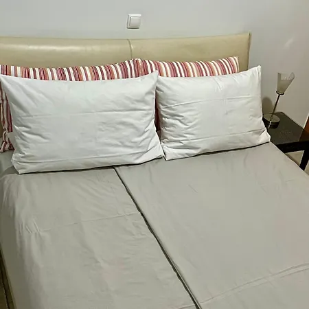 Vista Dourada Apartment