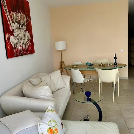 Vista Dourada Apartment